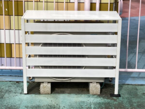 エアコンの室外機カバーは必要？電気代節約・省エネ効果とおすすめタイプを徹底解説