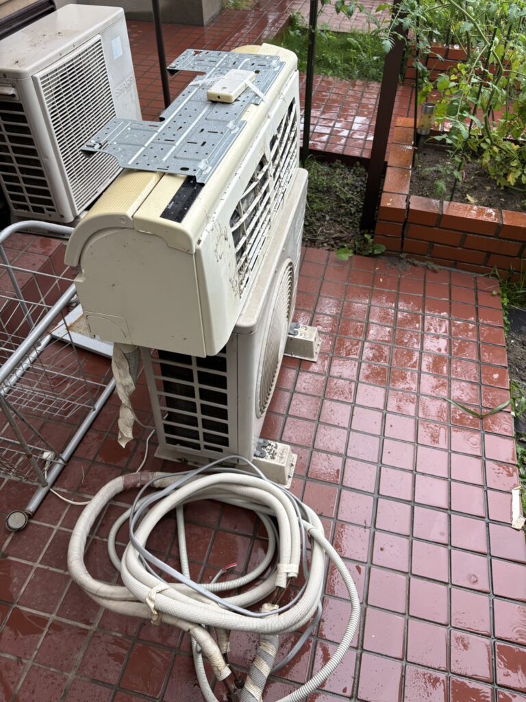 【京都府京都市伏見区U様邸】エアコン処分が実質無料！取り外しから回収までアトムにお任せ