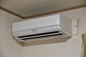 エアコンが急に止まる7つの原因とプロが教える応急処置！室外機チェックから費用相場まで徹底解説