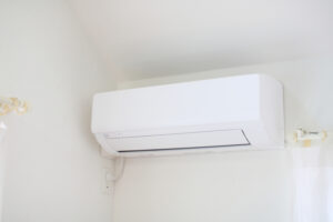 エアコンと24時間換気・換気扇の意外な関係とは？冷暖房効率や電気代への影響を解説